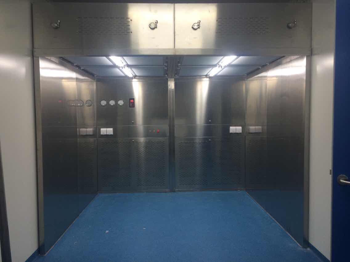 中心負(fù)壓稱量室.JPG 中心負(fù)壓稱量室.JPG