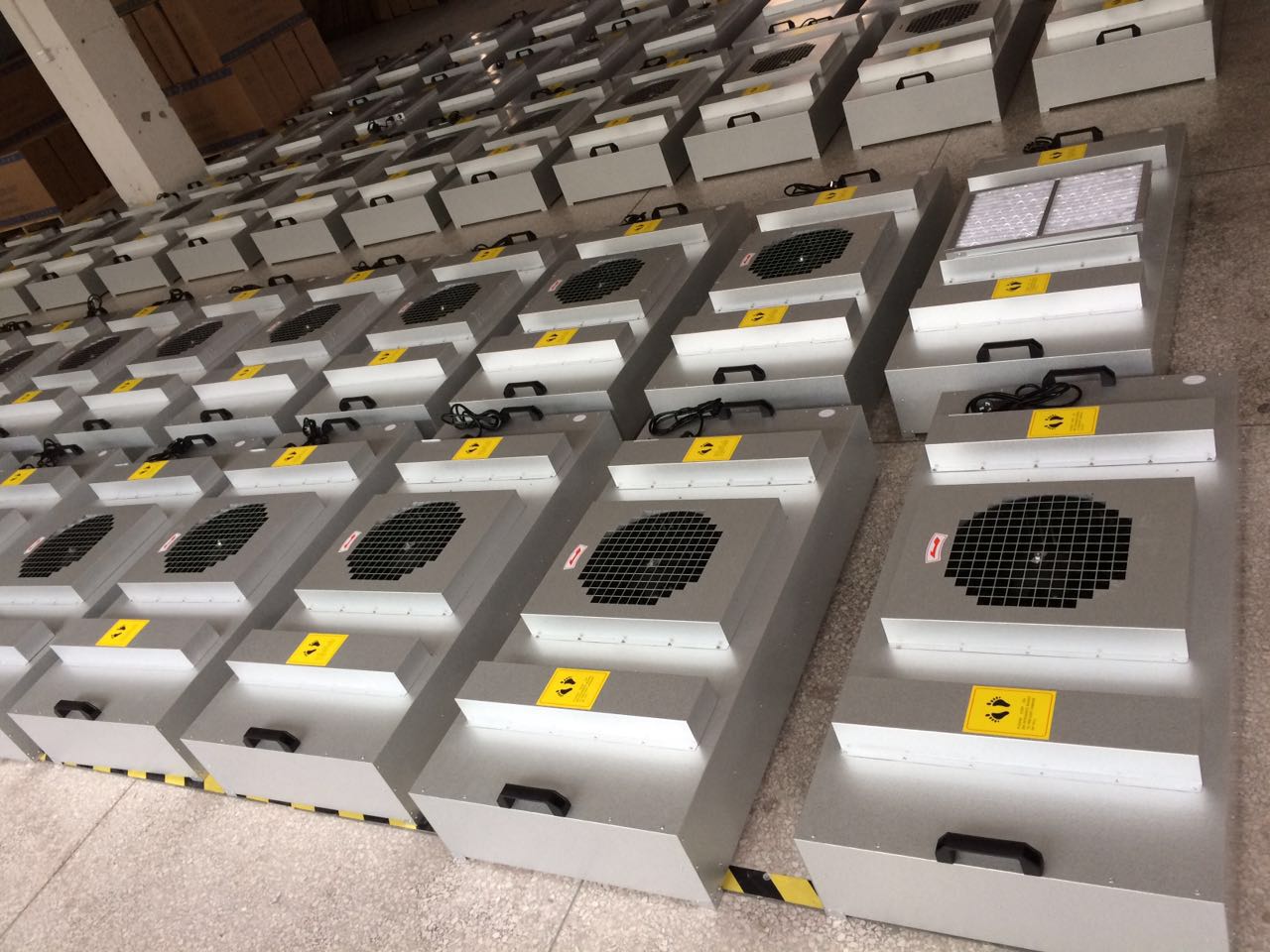 百級FFU機(jī)組.JPG 百級FFU機(jī)組.JPG