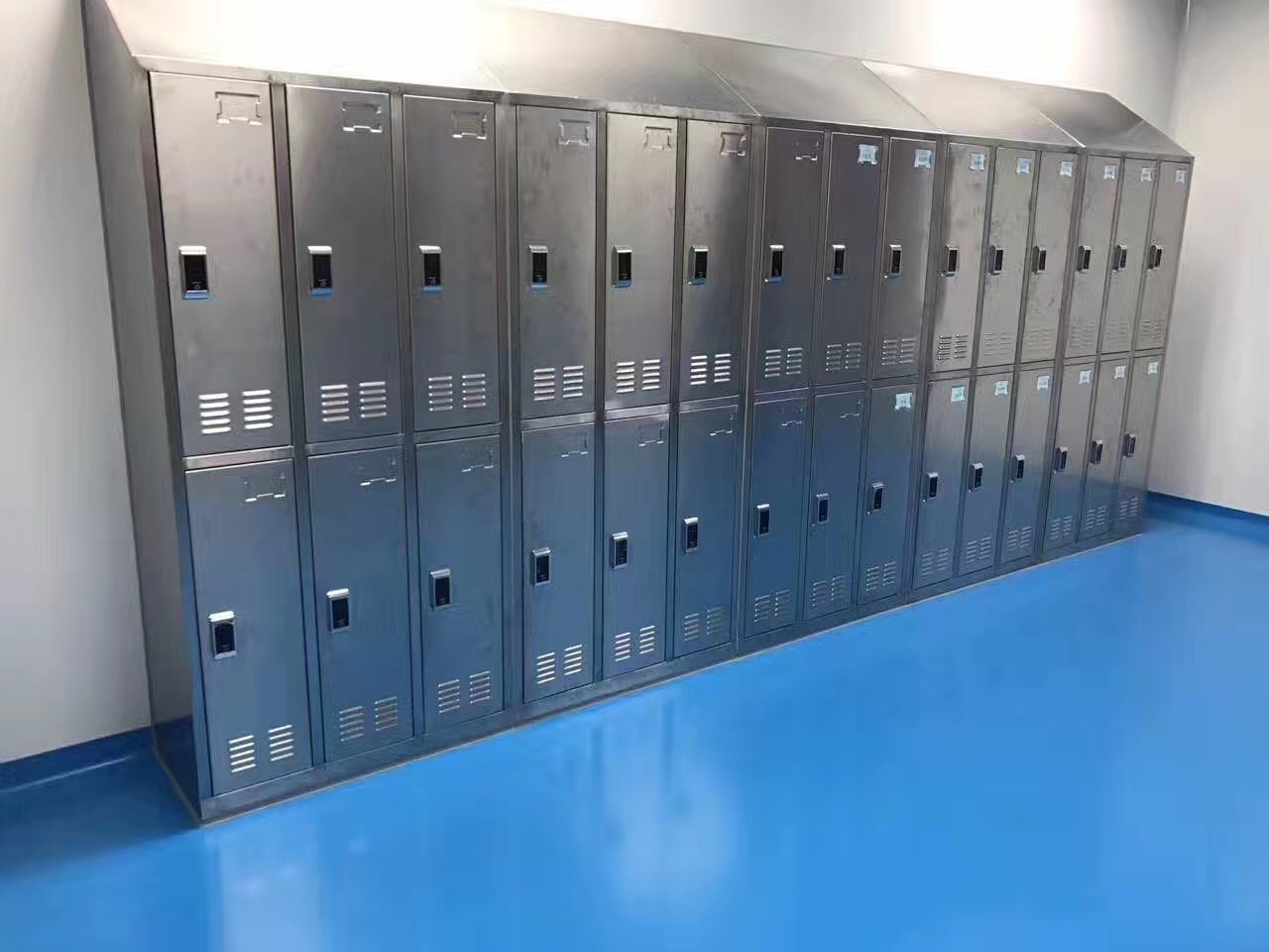 不銹鋼密碼衣柜.JPG 不銹鋼密碼衣柜.JPG